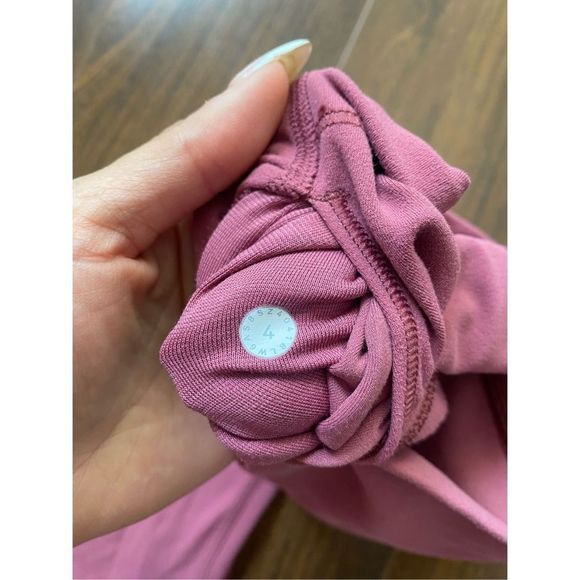Lululemon 4 mauve pink align 21” crop leggings - Picture 5 of 6